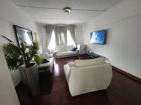 2 Bedroom Flat & Apartment