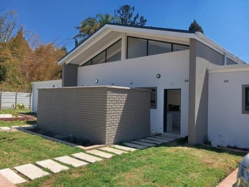2 Bedroom Flat & Apartment