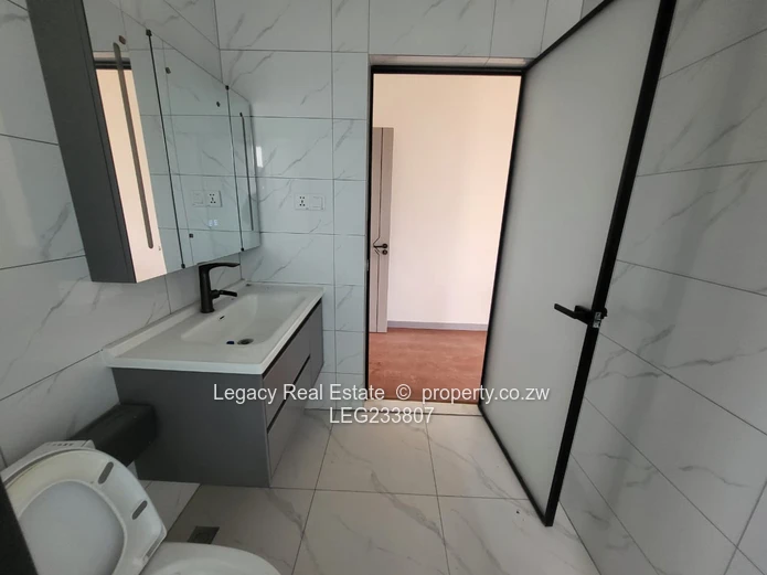 Exclusive High-End 5-Bedroom Residence in Pomona,Modern Luxury Living