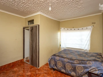 6 Bedroom House