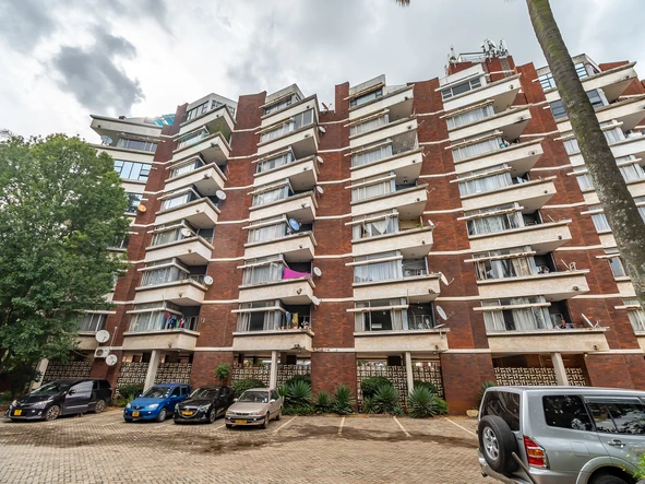 2 Bedroom Flat & Apartment