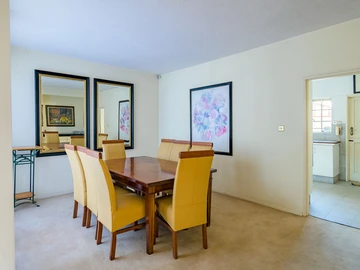 3 Bedroom Flat & Apartment