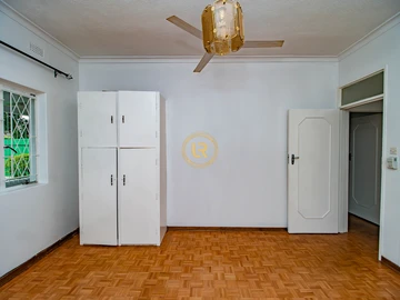 2 Bedroom Flat & Apartment