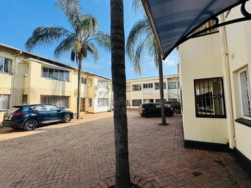 2 Bedroom Flat & Apartment