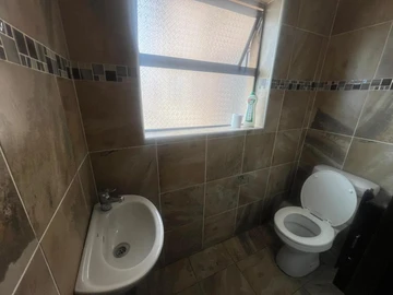 6 Bedroom House