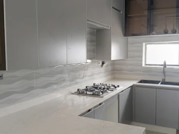 4 Bedroom Flat & Apartment
