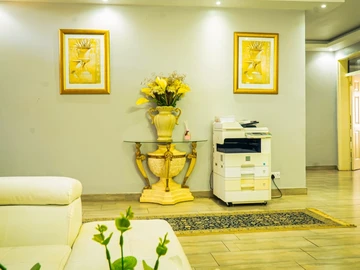 4 Bedroom Flat & Apartment