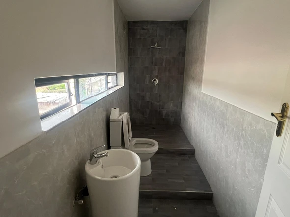 3 Bedroom Flat & Apartment