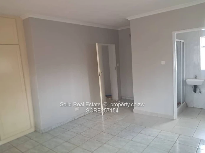 Tiled 3-Bed Townhouse Westgate - En Suite & Water Tank