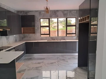 4 Bedroom Flat & Apartment