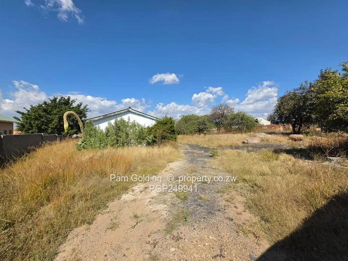 4000sqm Stand With Warehouse And Office Block
