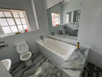 2 Bedroom Flat & Apartment