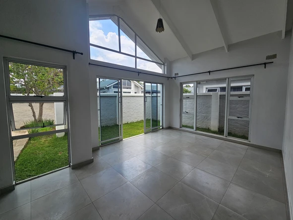 3 Bedroom Flat & Apartment