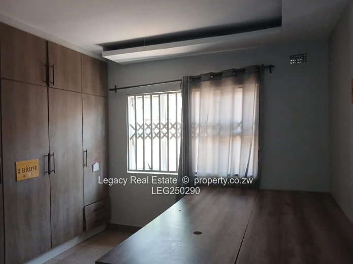 Madokero 3-Bed Brick Home - Borehole & Bright Lounge