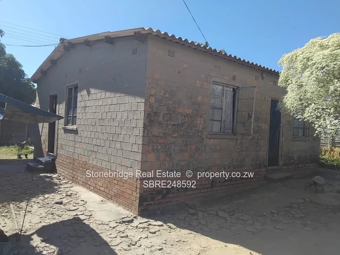 3 Bedroomed House in Lobengula west for sale