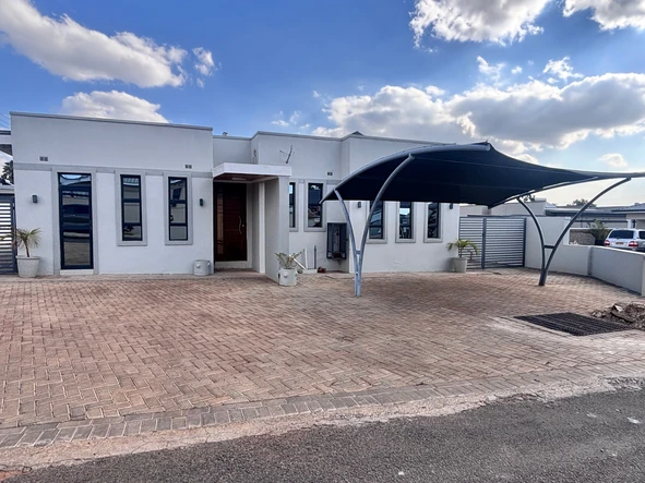 3 Bedroom Flat & Apartment