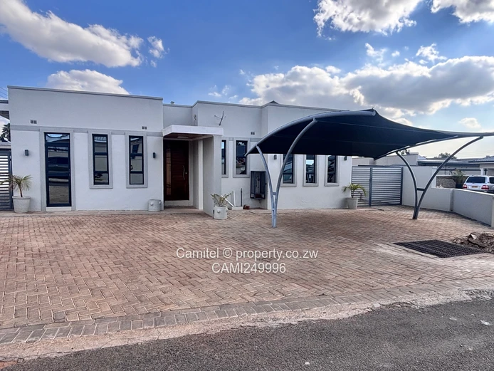 Spacious 3BR Greendale North Flat — Garden, Borehole