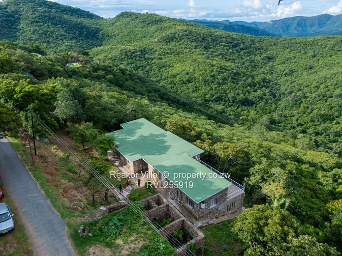 Stone Hilltop Home with Lake Views - 6 Bed, Kariba