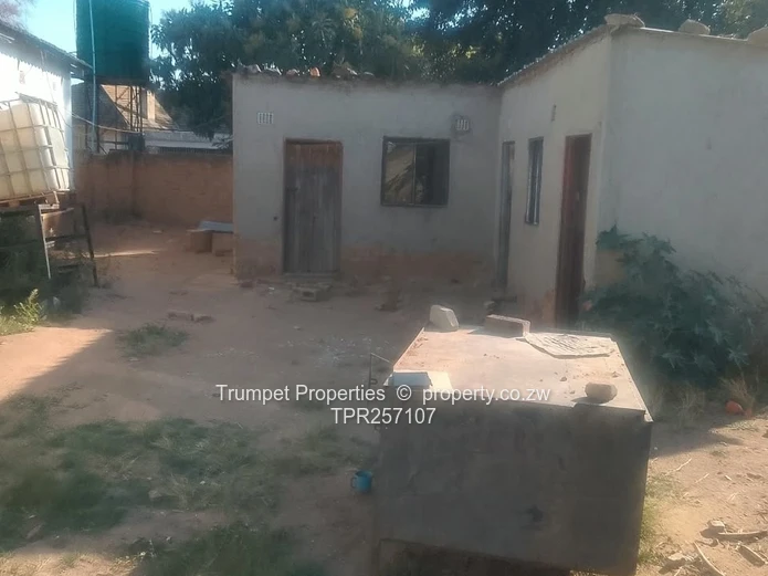 Modest 4-Bed Home on 2000 m² — Title deeds