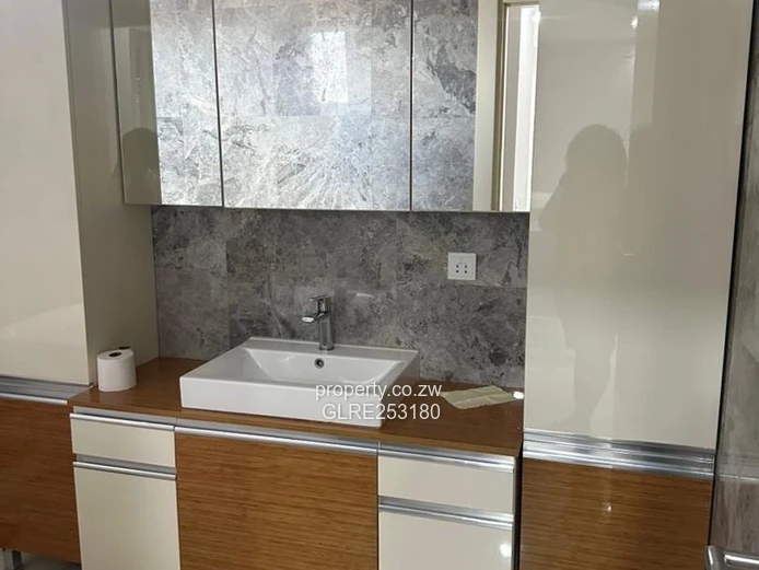 Modern 5-Bed House with Pool & Borehole in Mount Pleasant
