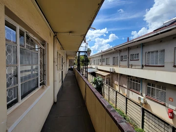 2 Bedroom Flat & Apartment