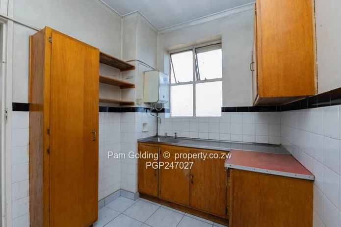 Well maintained 2 bedroom flat (Sole Mandate)