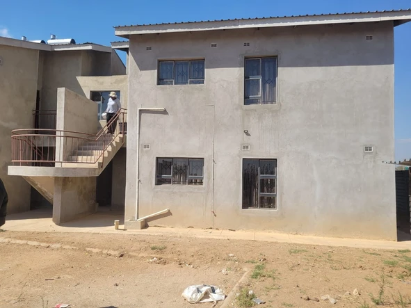 2 Bedroom Flat & Apartment