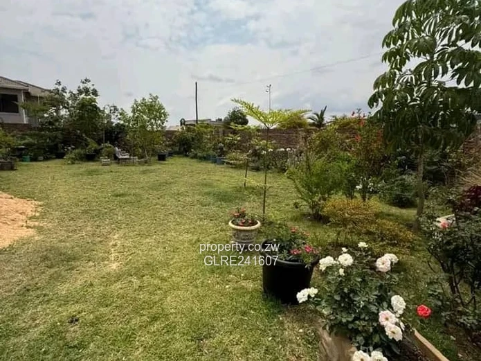 Pomona 5-Bed Home - Garden, Paved Driveway & Borehole