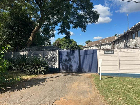 2 Bedroom Flat & Apartment