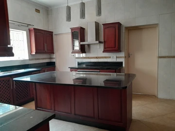 5 Bedroom House