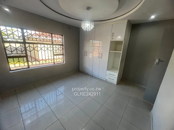 Modern 3-Bed Rockview Home — Open-plan & Paved Drive