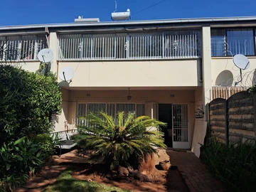 2 Bedroom Flat & Apartment