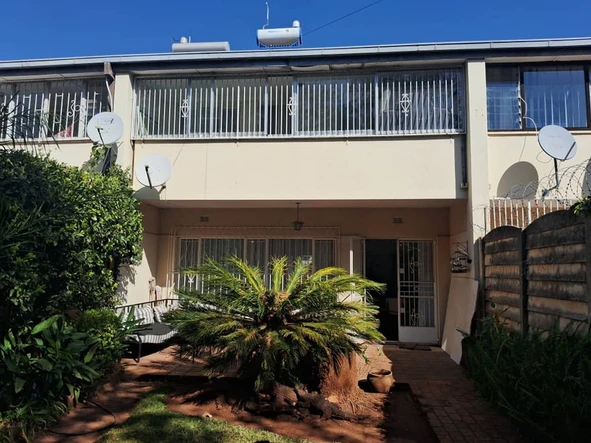 2 Bedroom Flat & Apartment