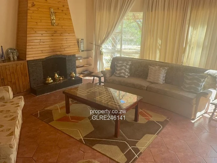 Helensvale 6-Bed Home with Pool & Borehole
