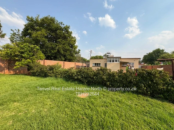 To Let, VAINONA - Available 1 Nov 2025. 3 bedrooms, main en suite, all bedrooms with BICs, fitted ki