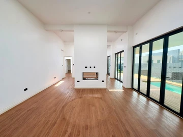 4 Bedroom Flat & Apartment