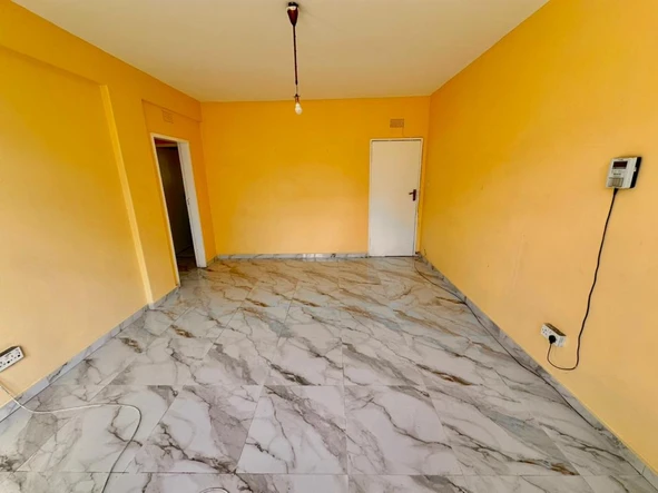 2 Bedroom Flat & Apartment