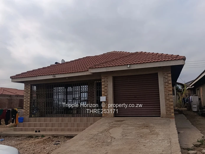 Riddle ridge Morden 3-Bed Home with Garage & Borehole 
