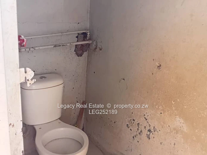 4-Bed Glen View Home — Walled Yard, Verandah & Good ZESA