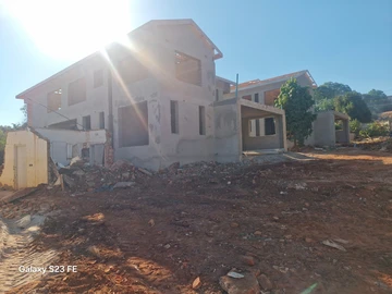 6 Bedroom Flat & Apartment