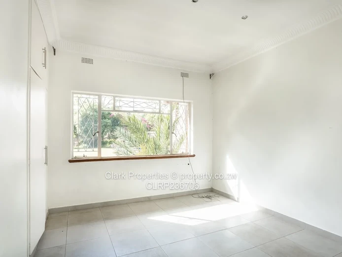 Stylish Family Home In Colne Valley!