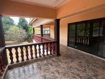 5 Bedroom House