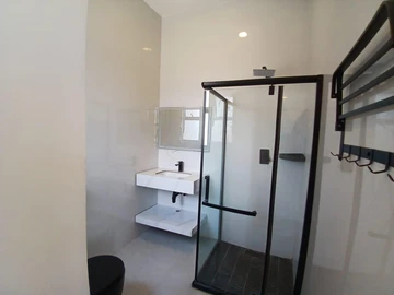 2 Bedroom Flat & Apartment