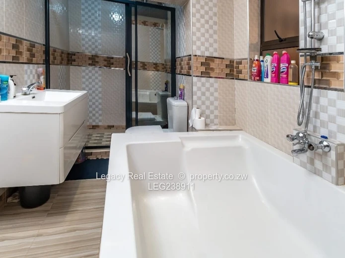 Ultra-Modern Executive Home – Strathaven Residence with Pool