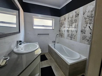 3 Bedroom Flat & Apartment