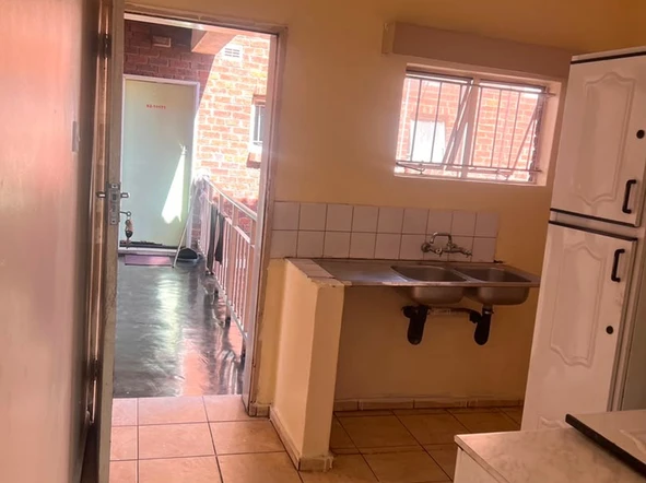 2 Bedroom Flat & Apartment