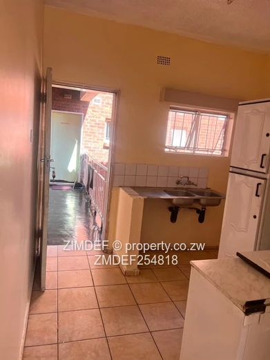 Bright 2-Bed Furnished Flat with Secure Windows — Willowvale (Sole Mandate)