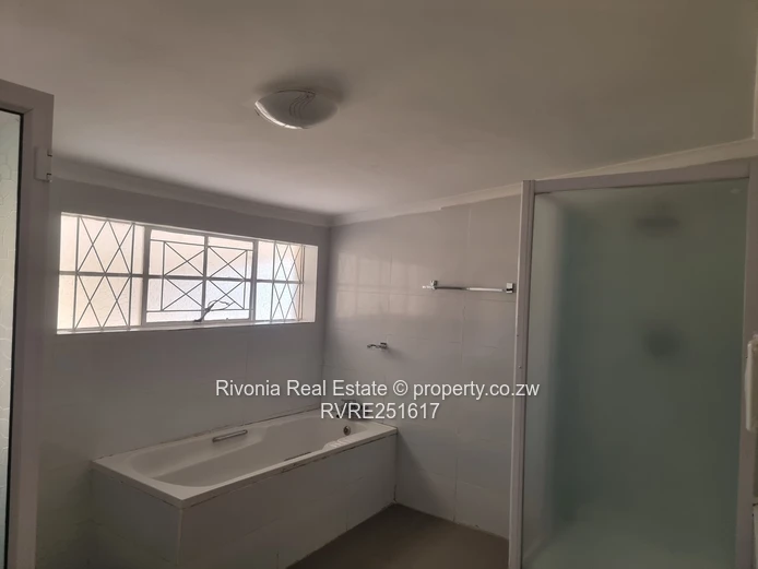 Marlborough 3-Bed Bungalow on 3600m² – Pool & Borehole
