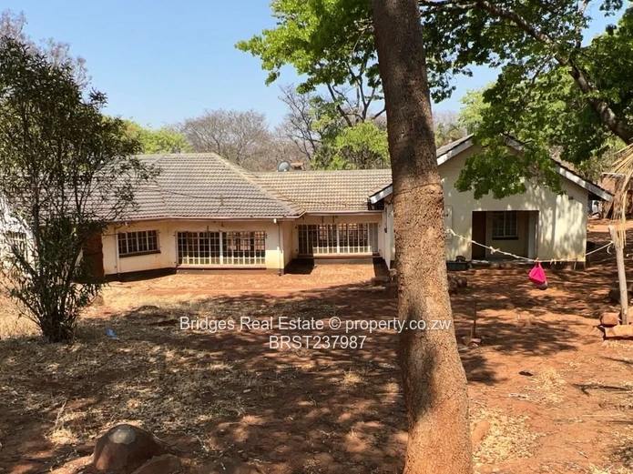 Renovators, Dream Property in Helensvale (Borrowdale) for sale!!!!