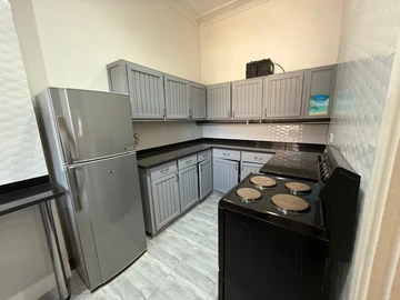2 Bedroom Flat & Apartment